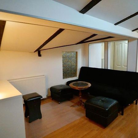 2-Room Cozy Retreat Near City Center ブカレスト エクステリア 写真