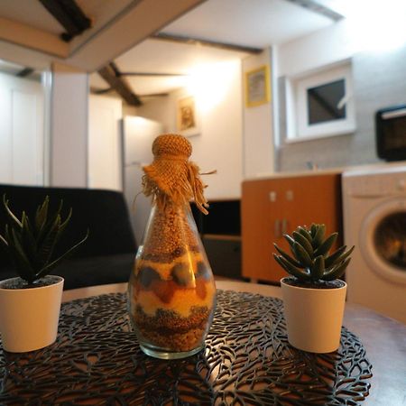 2-Room Cozy Retreat Near City Center ブカレスト エクステリア 写真