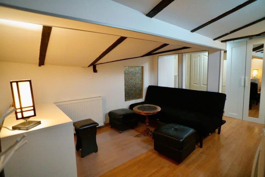 2-Room Cozy Retreat Near City Center ブカレスト エクステリア 写真