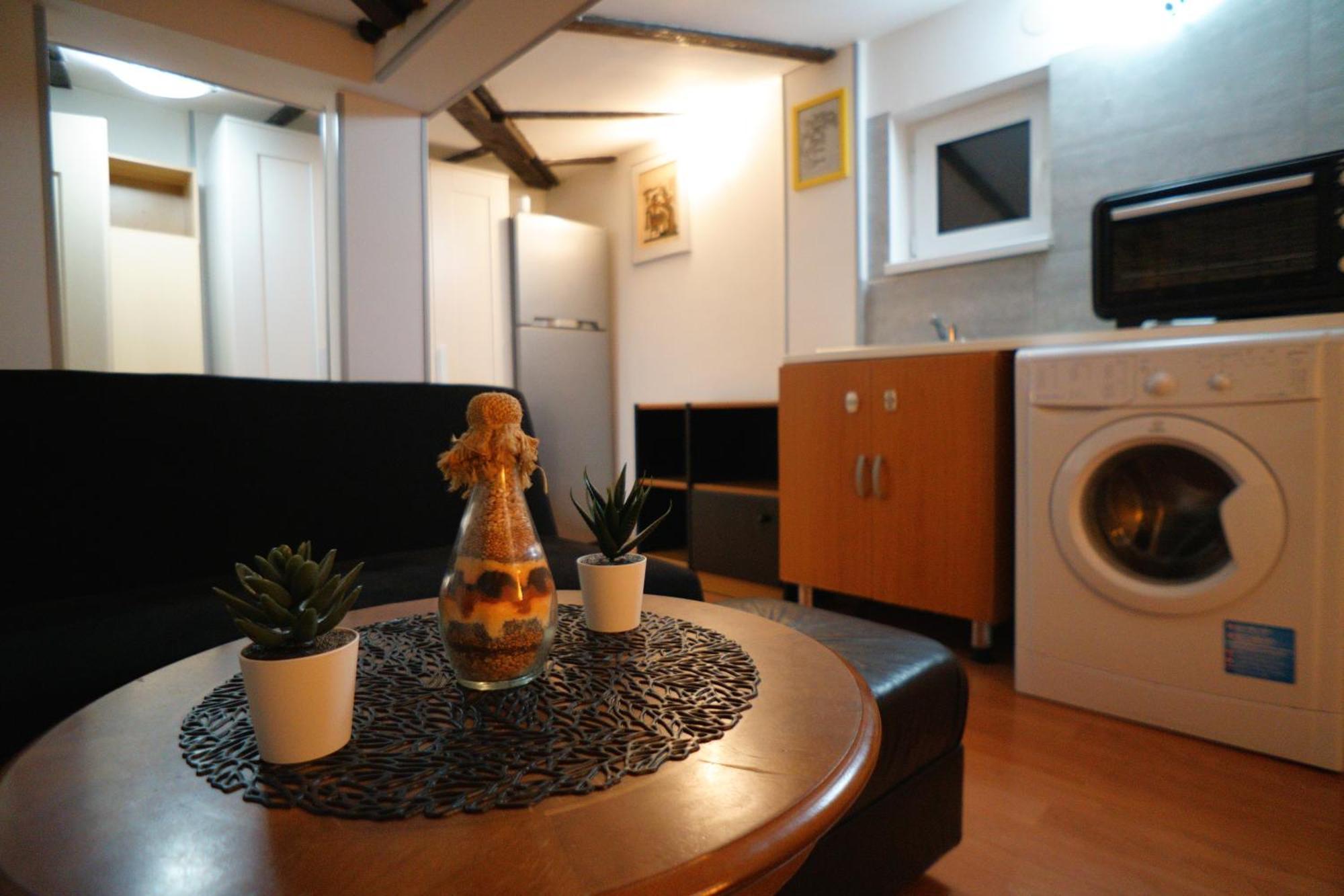 2-Room Cozy Retreat Near City Center ブカレスト エクステリア 写真